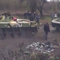 Хунта стягивает войска против непокорного народа в Донецке (Видео)
