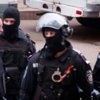 В Днепропетровске милиция повязала георгиевские ленточки