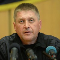лидер Народного ополчения Славянска Вячеслав Пономарев  предложил прокурорам и судьям города