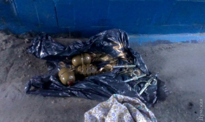 Одесса: Возле Куликова поля нашли гранаты, на Дерибасовской задержали мужчину с самодельной бомбой,