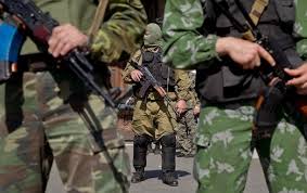 Центр Донецка заполнили вооруженные люди с собаками