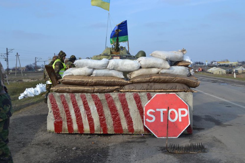 Украинские каратели укрепляют блок-посты на границе с Крымом » Голос .