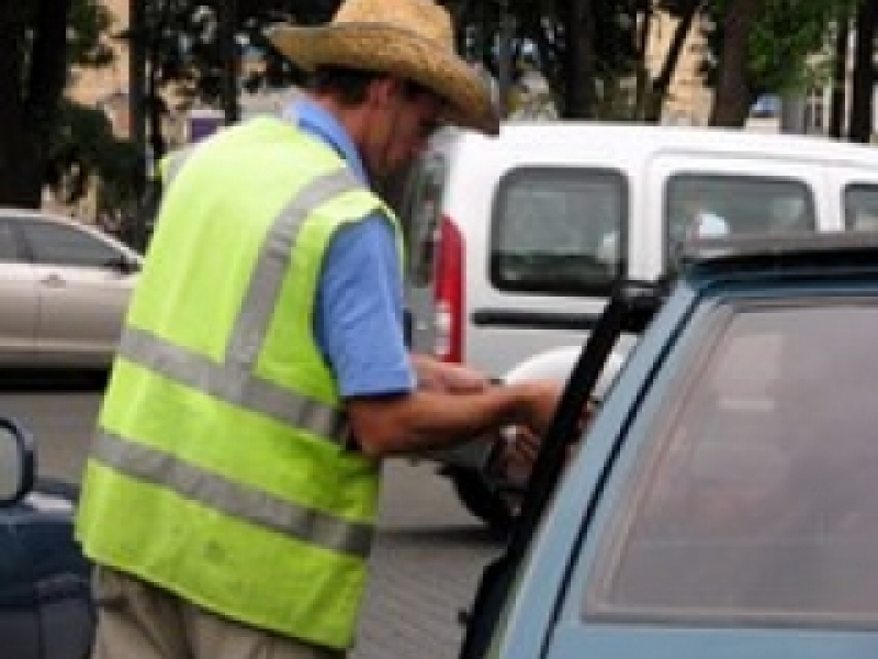 Власти: сбор платы на бесплатных парковках Симферополя - жульничество