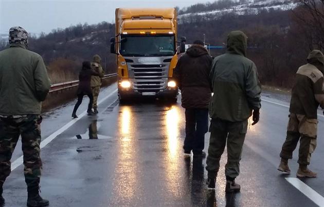 Еще один регион Украины заблокировал российские грузовики