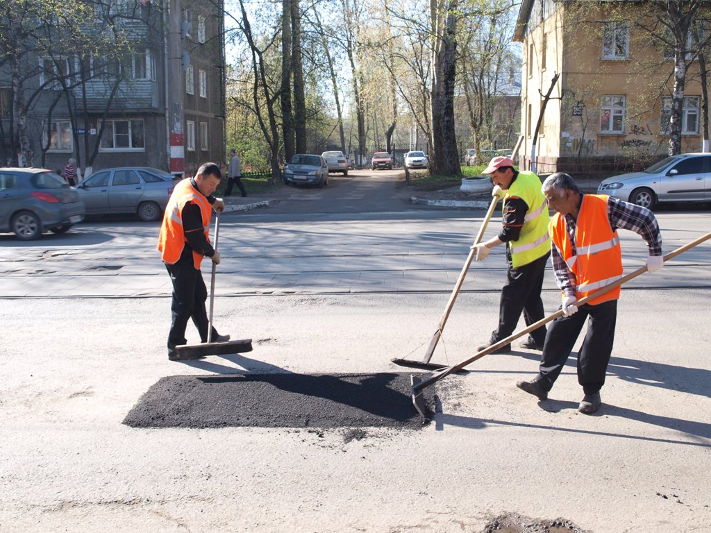 Власти Севастополя обещают побороть аварийную ямочность городских дорог к 1 мая