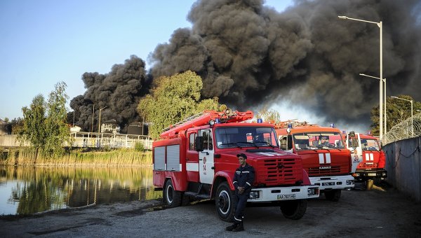 ГСЧС: огонь снова вспыхнул на нефтебазе под Киевом