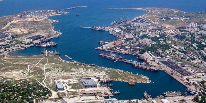 Киев собирается закрыть порты полуострова