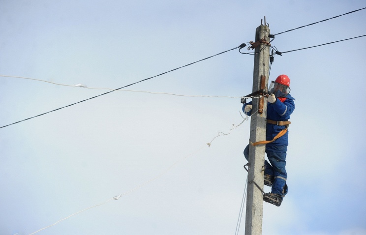 Энергомост в Крым наращивает мощность, на полуострове меняют провода для избежания аварий