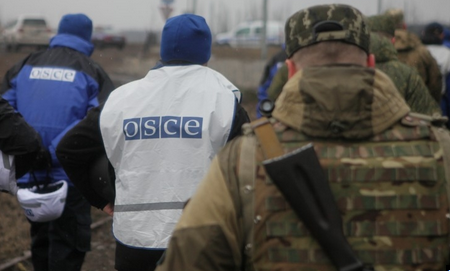 В ДНР под обстрел карателей попала группа ОБСЕ и российские журналисты (видео)