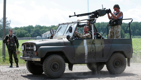 В районе села Смелое продолжается бой между ополченцами и украинскими силовиками