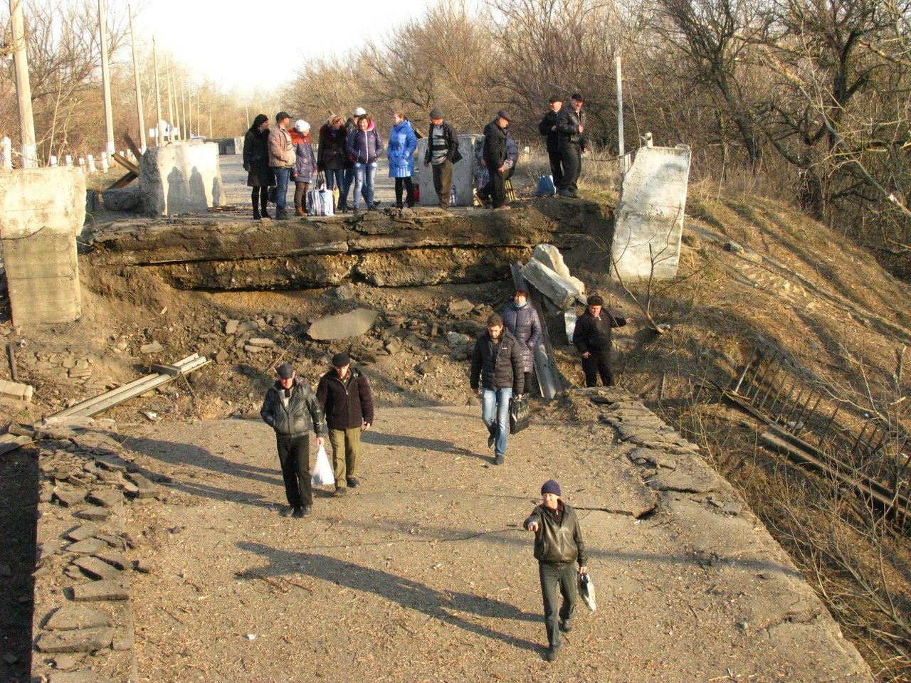 уничтожен последний автомобильный мост, соединявший ЛНР и Украину