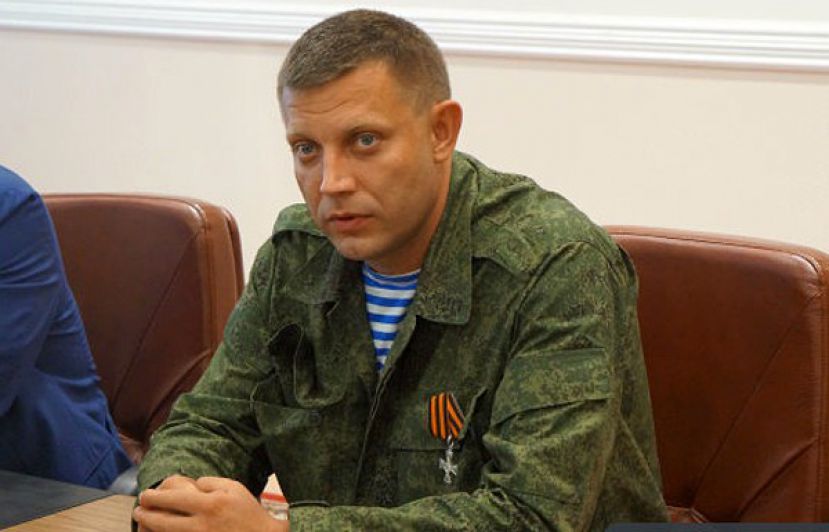 Глава ДНР Захарченко: Украинская армия стянула к границам ДНР запрещенное вооружение