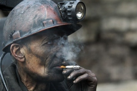 Бастующим шахтерам Донбасса