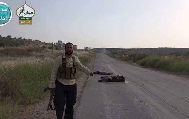 Исламисты пытаются взять в кольцо сирийский город Ариха. Видео 18+