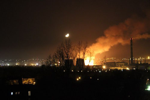 Пожар в Краматорске горит склад