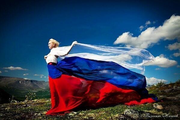 девушка флаг россии