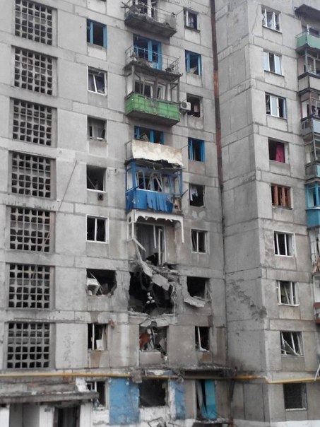 Енакиево Снаряд попал в квартиру жилого дома.