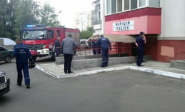 Возле львовской милиции прогремело два взрыва, есть раненые  ( фото)