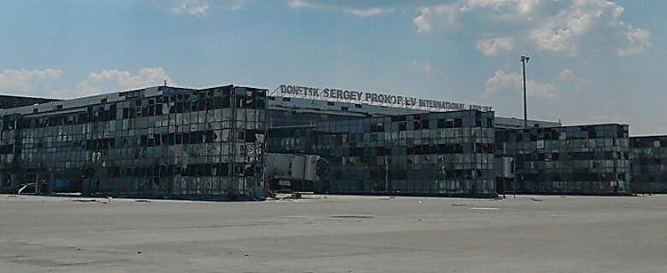 Во что нацисты превратили аэропорт Донецка, некогда лучший аэропорт Европы...