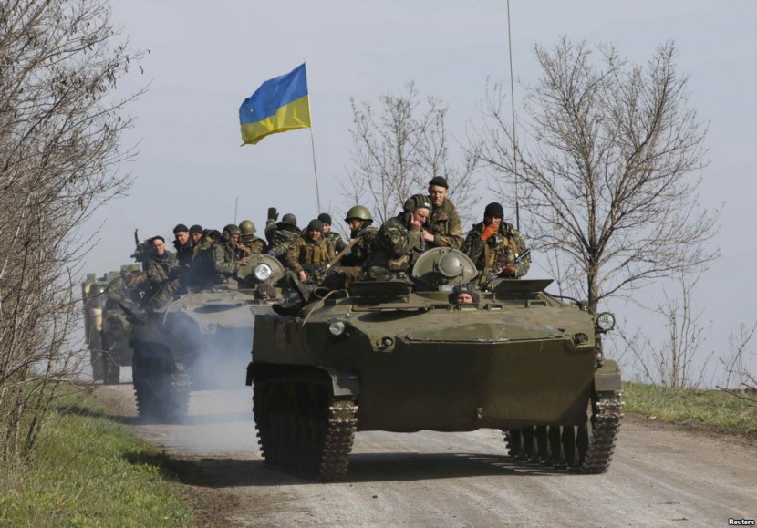 Киев отправил технику в зону АТО для усиления границы
