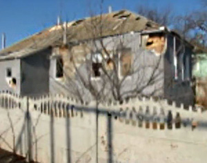Последствия обстрелов поселка Орехово (видео)