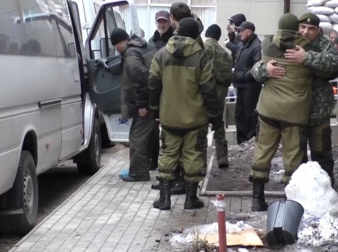 Движение «Новороссия» Игоря Стрелкова организовало отправку раненых ополченцев в Россию (видео)