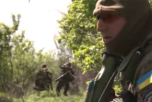 О действиях украинских военных в так называемой зоне АТО один из украинских телеканалов в своем эфире выпустил фильм. 