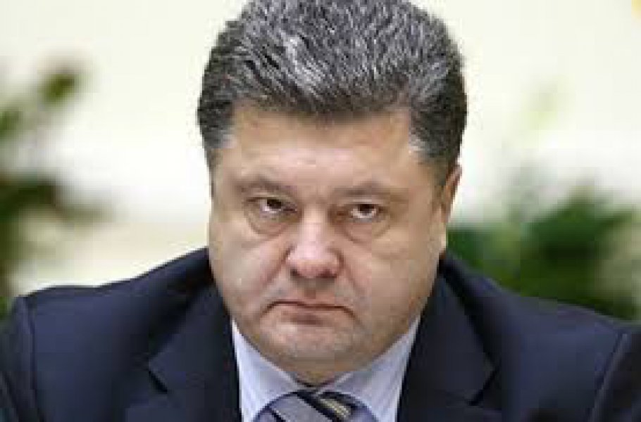 Порошенко отклонил петицию украинцев об оружии