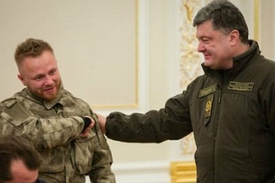 Порошенко дает гражданство Украины нацистам за убийства жителей Донбасса