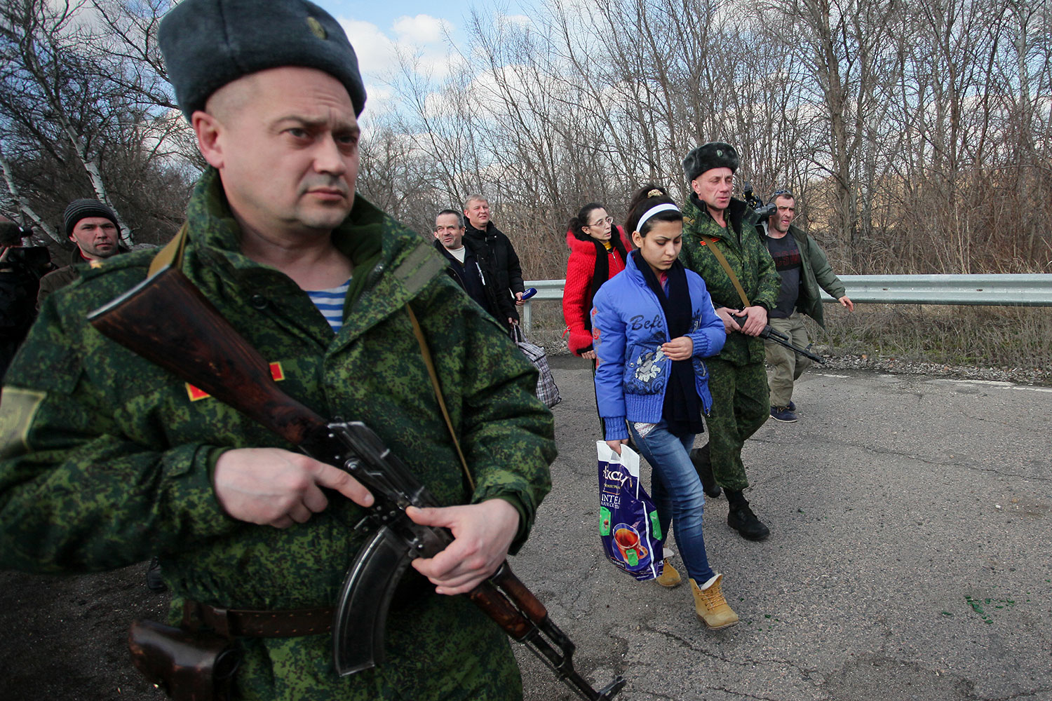 Обмен пленными по формуле «три на шесть» между ЛНР и Киевом  (фото)