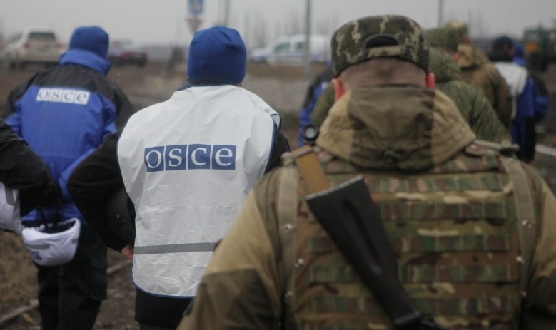 Украинские силовики обстреляли наблюдателей ОБСЕ в н.п. Спартак