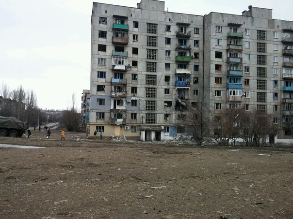 Снаряд попал в квартиру жилого дома Енакиево