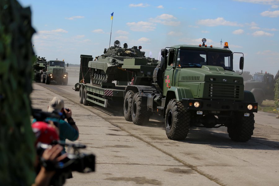 Передача очередной партии техники вооруженным силам Украины