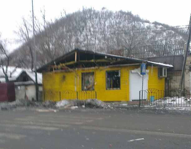 Последствия обстрела Донецка в ночь с 6 на 7 декабря (фото из Смолянки)