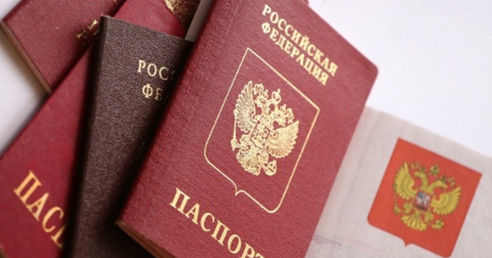 В Крыму ФМС изымает ранее выданные российские паспорта
