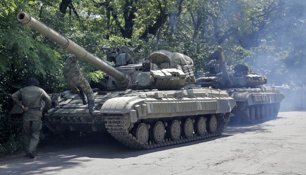 ВСУ регулярно пытаются танками отбить аэропорт Донецка