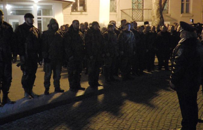 10 сотрудников оперативных подразделений херсонской милиции, почти месяц находившиеся на Донбассе, вернулись в Херсон. 