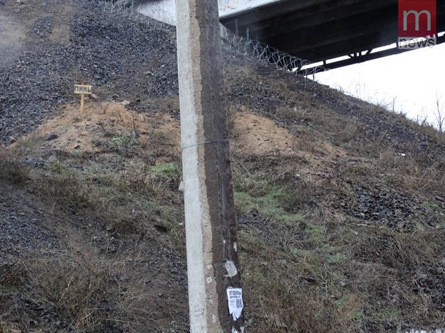29 января в Ильичевском районе Мариуполя, около моста в районе Мухино, появились таблички о минировании 