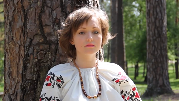 Украинка, кричавшая о том, что "никогда мы не будем братьями", утратила веру (видео)