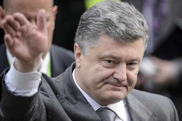 Порошенко предложил отдать Крым татарам