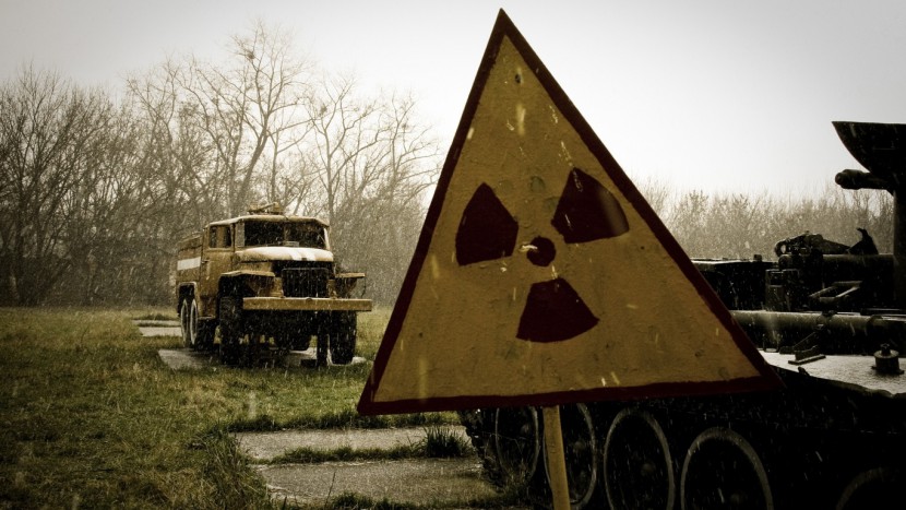 Украина убивает своих солдат радиоактивной бронетехникой из Чернобыля (видео)