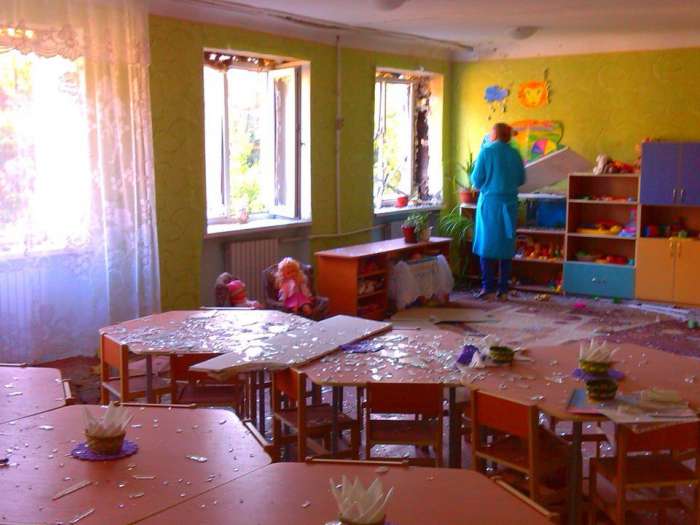 Украинские нацисты обстреляли детский садик в Донецке (видео)