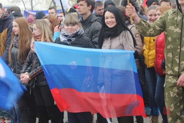 Молодежь ЛНР заложила капсулу с посланием будущим молодым жителям Луганщины
