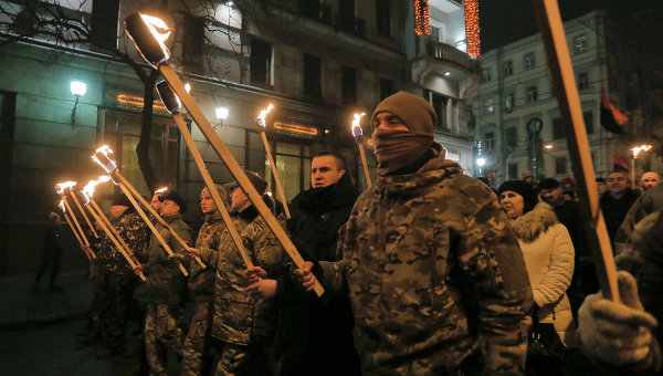 Аксенов: дикий культ палачей стал государственной идеологией Украины