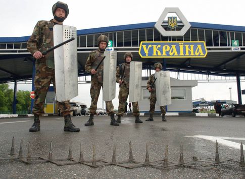 Украина в майские праздники введет особый режим на границе с Крымом