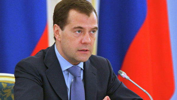 Медведев поручил рассмотреть санкции против украинских авиакомпаний