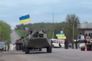 Колонна украинской бронетехники подошла к посёлку в 21 км от Луганска