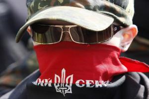 На выезде из Киева "Правый сектор" возводит блокпост