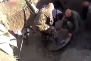 Пьяные каратели пытаются стрелять в сторону России (ВИДЕО)