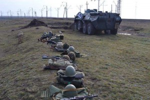 Украинские военные продолжают активно укреплять свои позиции на границе с Крымом